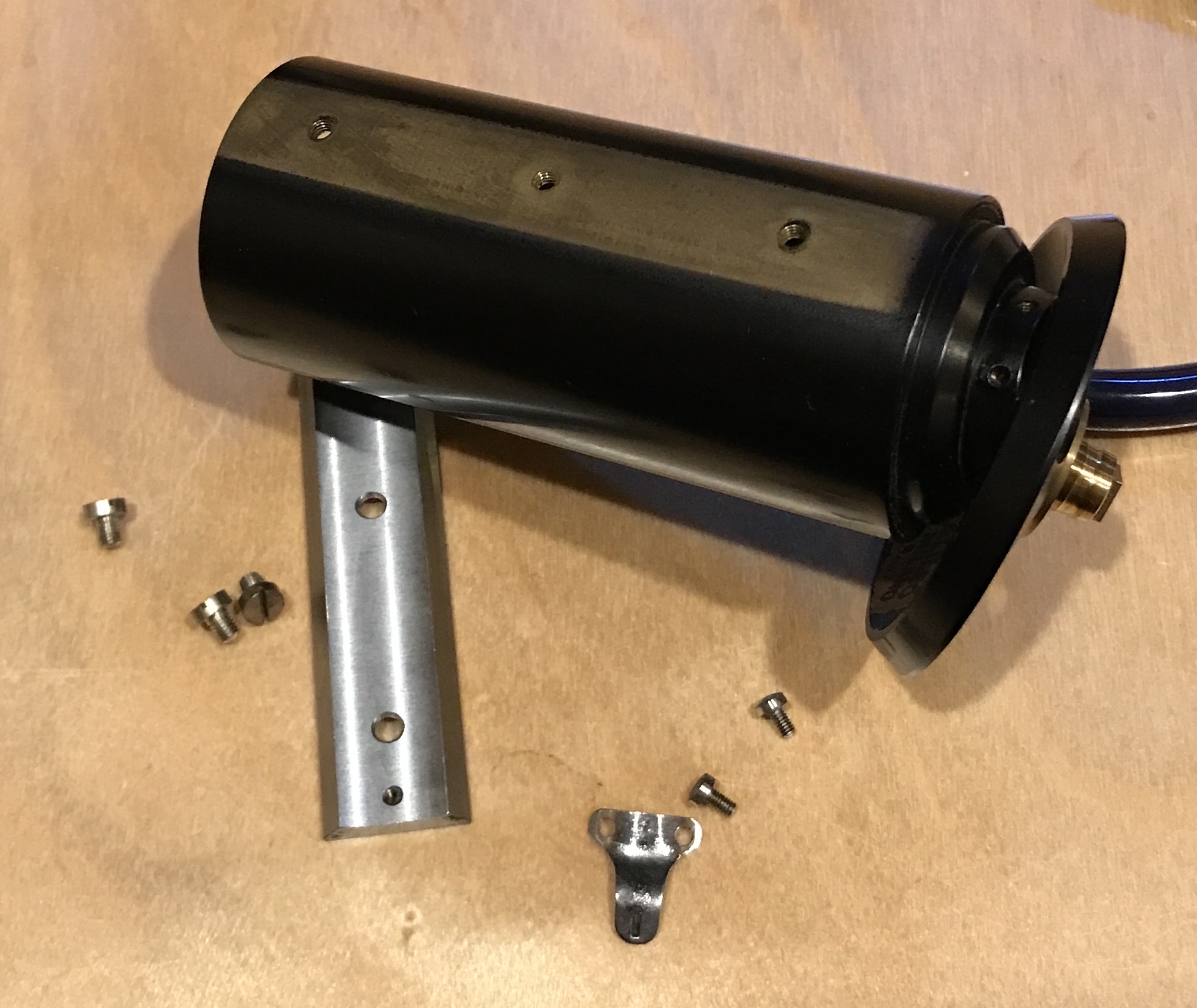 The cleaned parts for the viewing tube